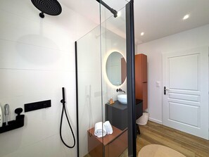 Dusche, Handtücher, Toilettenpapier