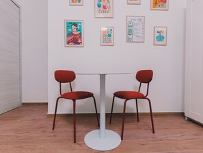 舒适双人房 | 办公桌、笔记本电脑工作区、免费 WiFi