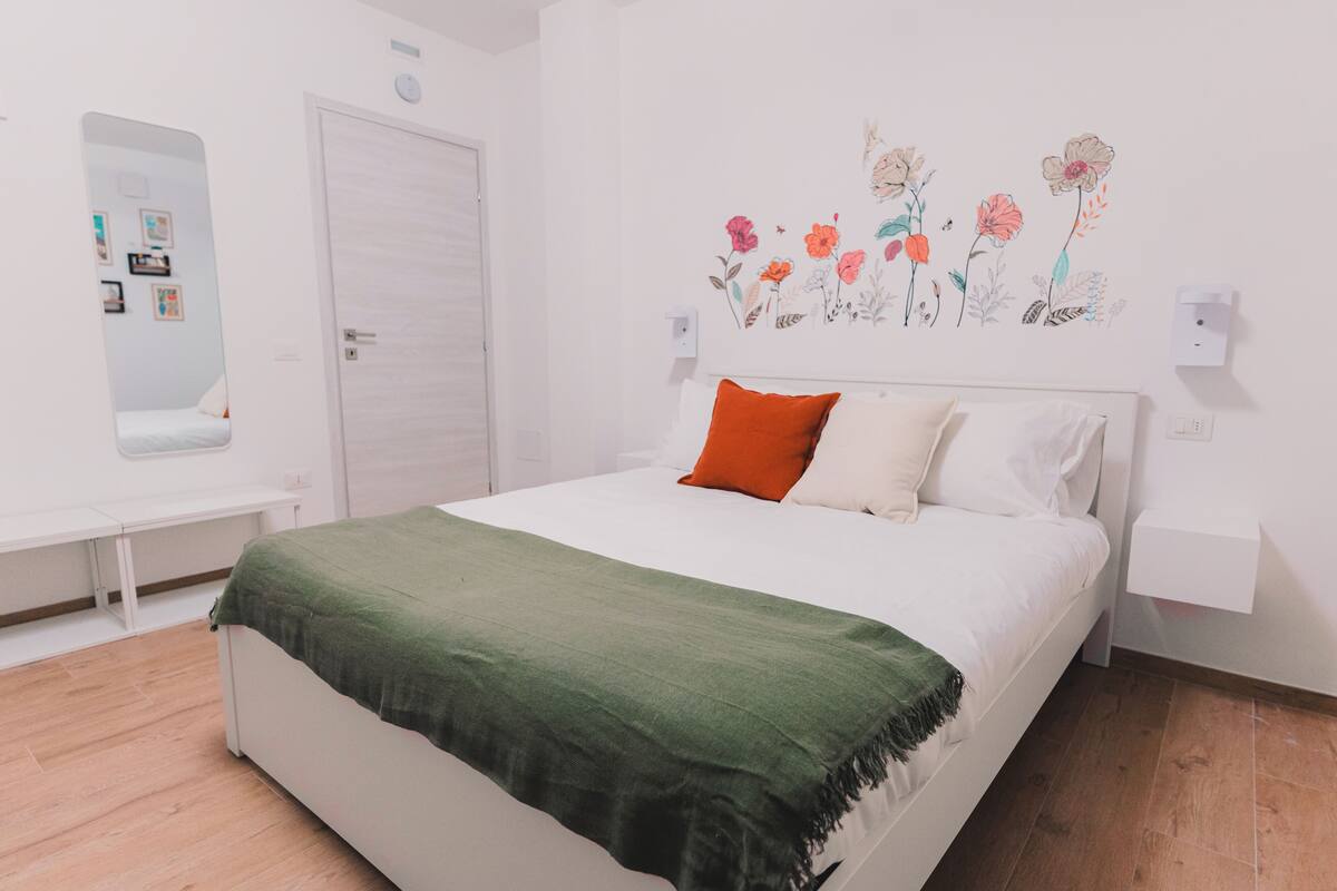 Desk, laptop workspace, free WiFi