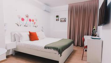 Desk, laptop workspace, free WiFi