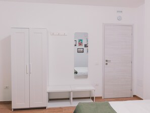 Habitación doble Confort | Escritorio, espacio para trabajar con laptop y wifi gratis 