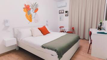 Comfort-Doppelzimmer | Schreibtisch, laptopgeeigneter Arbeitsplatz, kostenloses WLAN