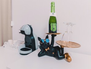 Escritorio, espacio para trabajar con un portátil, wifi gratis