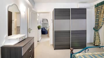 1 habitación, tabla de planchar con plancha, wifi y ropa de cama