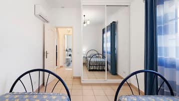 2 habitaciones, tabla de planchar con plancha, wifi y ropa de cama