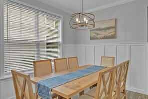 Dining - Mins to Downtown & Beach, Sleeps 10, Pool (Bluffton)