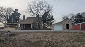 Exterior - Evans Getaway (Topeka)