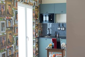 Fridge, microwave, stovetop, cookware/dishes/utensils