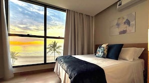 Luxe kamer, uitzicht op het strand | Een kluis op de kamer, gratis wifi