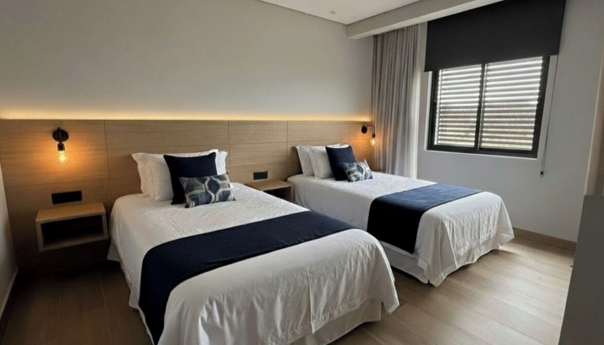 Firemannsrom – familie, strandutsikt | Safe på rommet og wi-fi (inkludert)