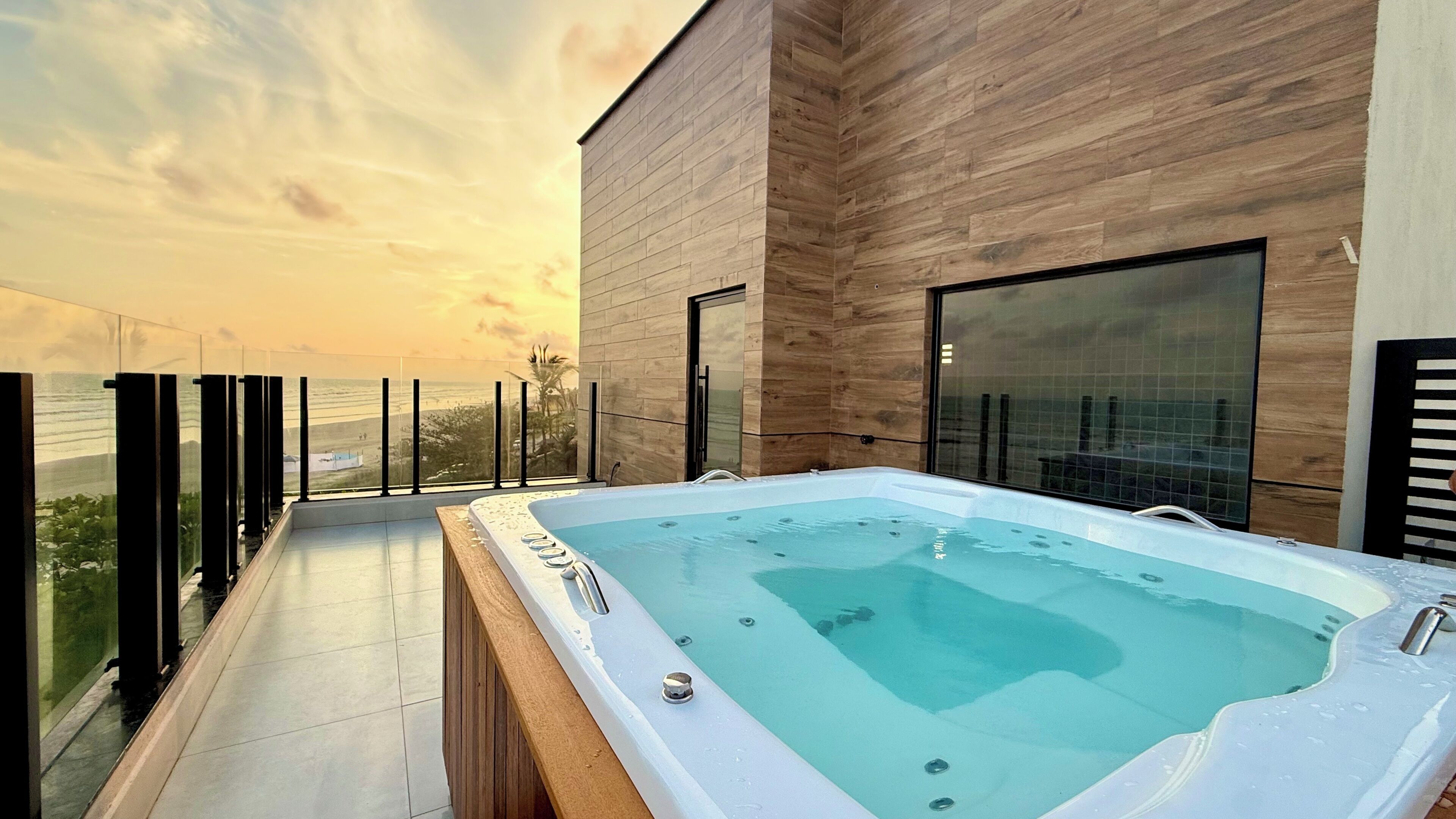 Bañera de hidromasaje exterior