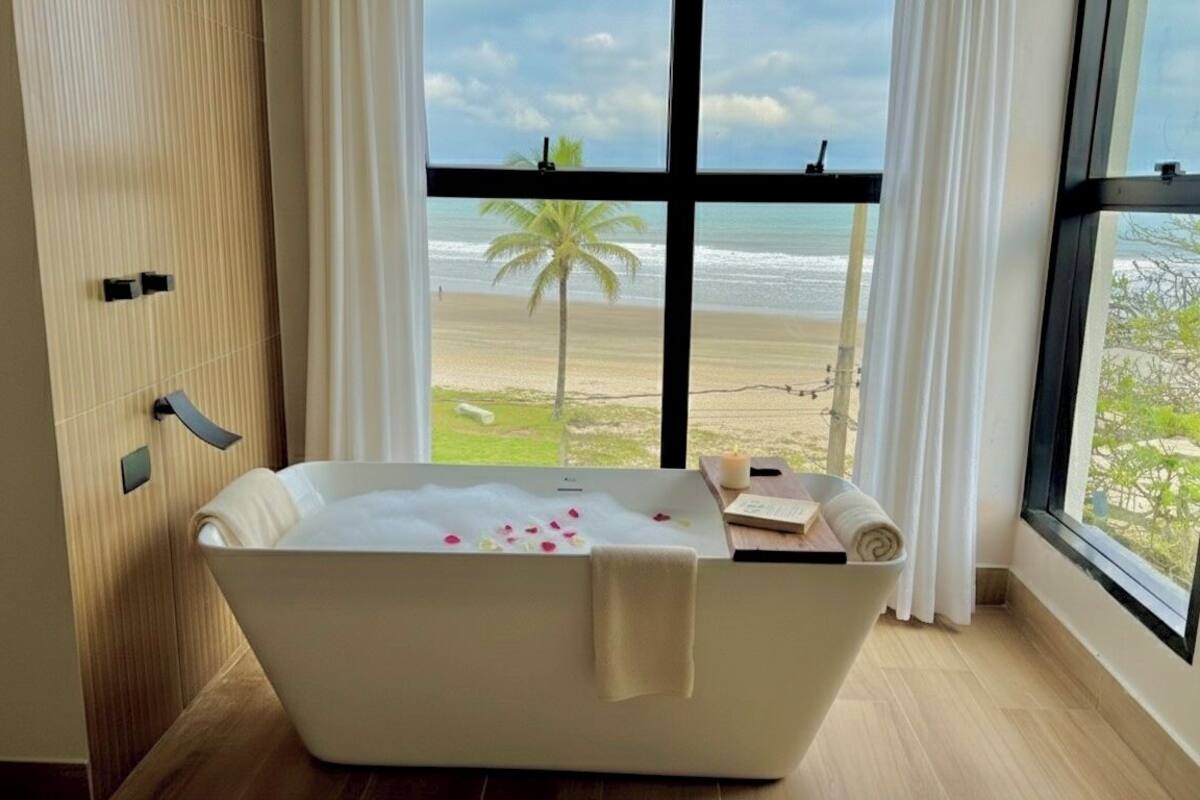 Rom – deluxe, strandutsikt | Safe på rommet og wi-fi (inkludert)