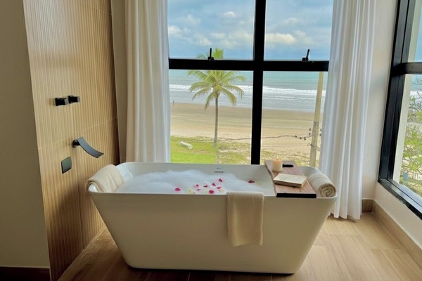 Deluxe Room, Beach View | In-room safe, WiFi (free)