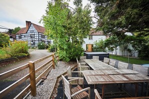 تناول الطعام بالخارج