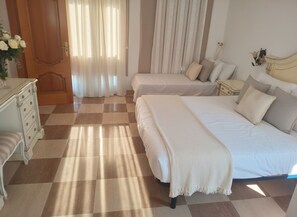 4 soverom, strykejern/-brett, wi-fi og sengetøy