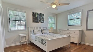 A bedroom with a bed, a nightstand, a dresser, and a ceiling fan. - Wonder Way: Sleeps 8! 4Bd/2Bth/Gym~Near NAS Jax~ (Jacksonville)