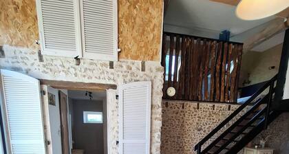 La grange du bonheur, is about 30 mins from the Le Mans circuit