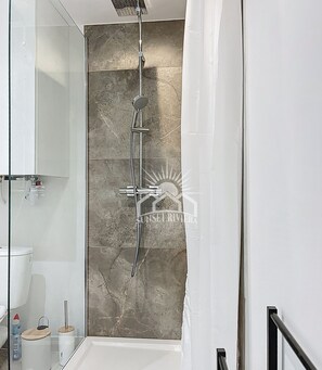 Shower, hair dryer, towels - THE LAVENDER NEST III For 3 By Sunset (Valbonne)