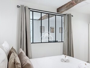 1 bedroom, iron/ironing board, WiFi, bed sheets - THE LAVENDER NEST III For 3 By Sunset (Valbonne)