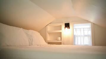 1 bedroom, iron/ironing board, WiFi (free), bed sheets