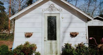 Cozy Cottage on Caldwell