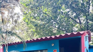 A small, colorful building with a red roof and a number '6' sign. - El Aguacatal (Panajachel)