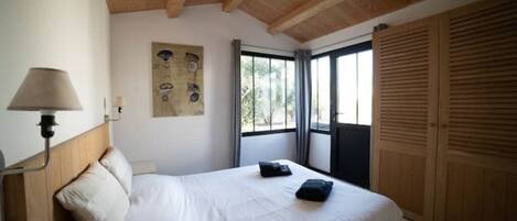 3 bedrooms, iron/ironing board, travel crib, WiFi