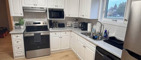 微波炉、烤箱、炉灶、洗碗机