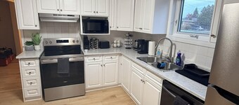 Renovated Retreat w/ Pool, All-Season Hot Tub & 4 Queen Beds + Double!