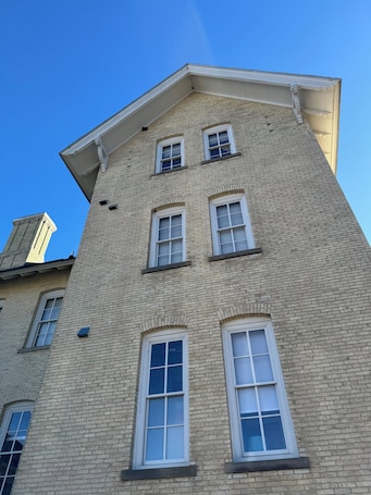 外観. Studio loft Grand Traverse Commons