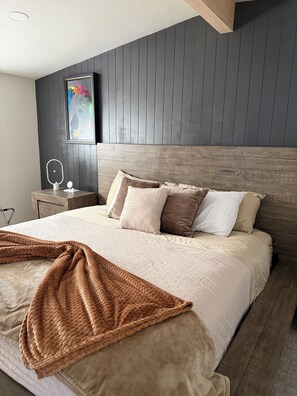 3 slaapkamers, een strijkplank/strijkijzer, wifi, beddengoed