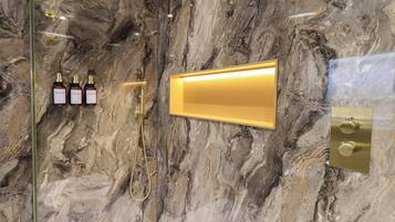 Cottage | Bathroom | Shower, hair dryer