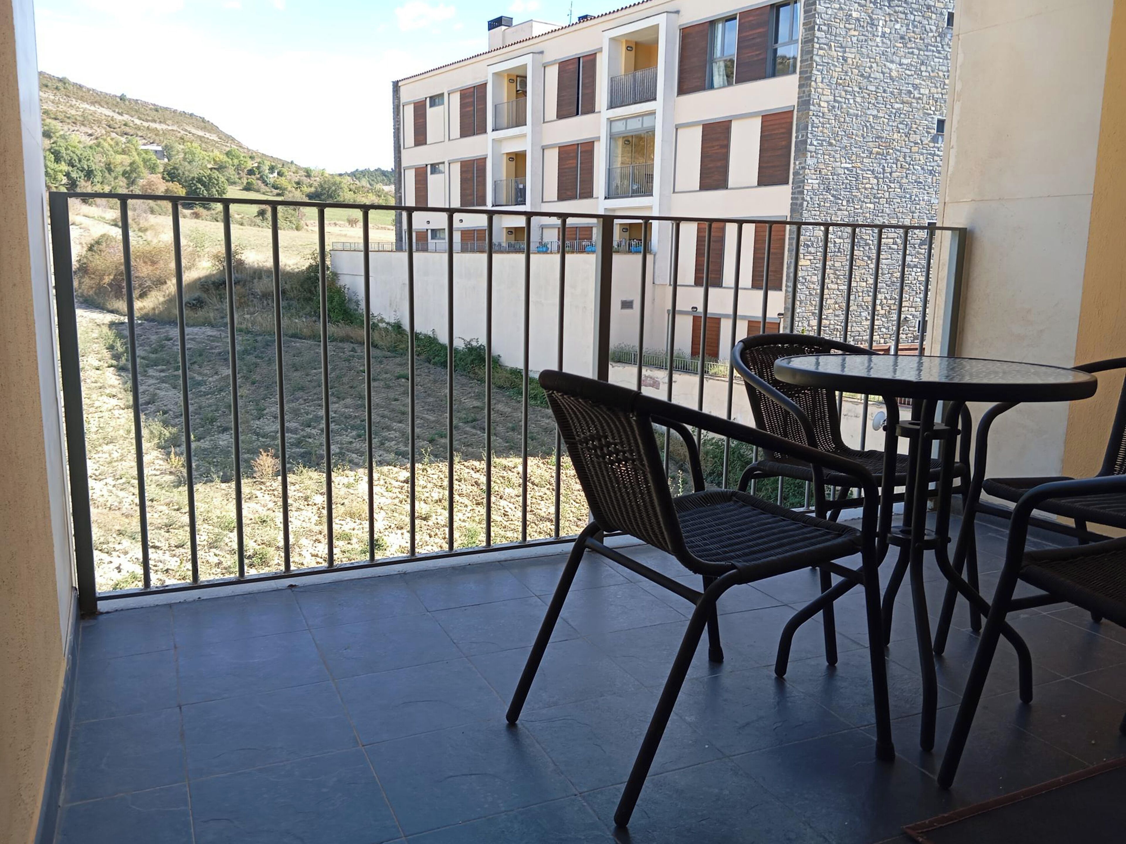 เบสิกอพาร์ทเมนท์ | ลานระเบียง/นอกชาน