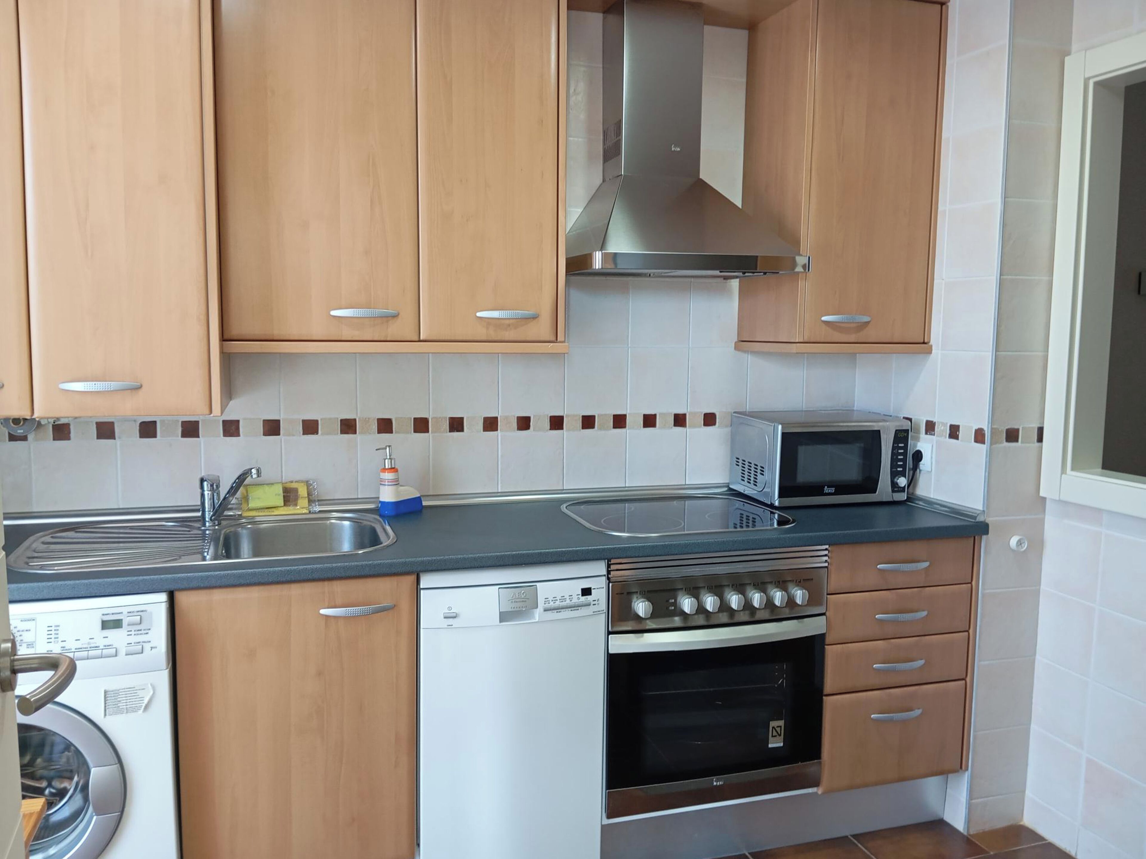 Basic Apartment | Private kitchen | Fridge, microwave, stovetop, dishwasher