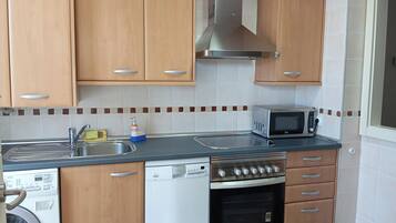 Basic Apartment | Private kitchen | Fridge, microwave, stovetop, dishwasher