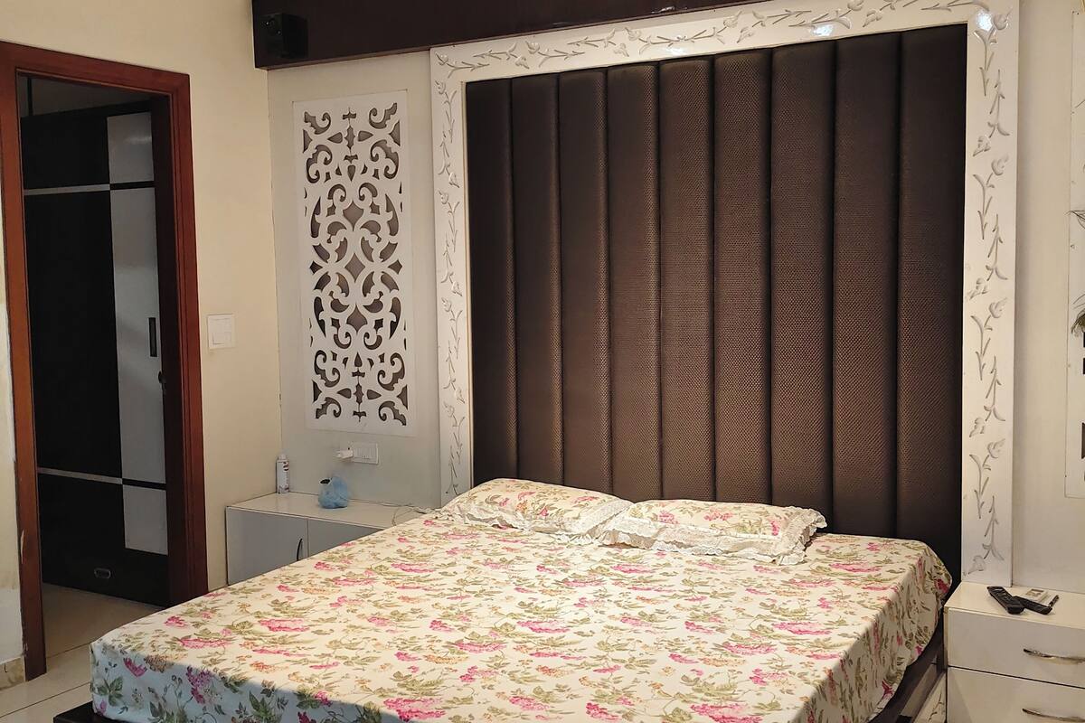 Habitación doble, vista al parque | Tabla de planchar con plancha y wifi gratis