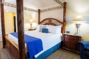 3 bedrooms, iron/ironing board, WiFi, bed sheets - Family Spacious & Fun 2mins to Shooting Complex Yard (San Antonio)