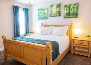 3 bedrooms, iron/ironing board, WiFi, bed sheets - Family Spacious & Fun 2mins to Shooting Complex Yard (San Antonio)