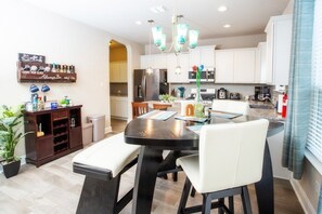 Dining - Family Spacious & Fun 2mins to Shooting Complex Yard (San Antonio)