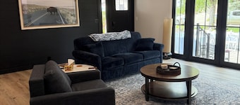 Legacy Villa - Luxury Stay - Small Event - Family Getaways - Longterm Stays