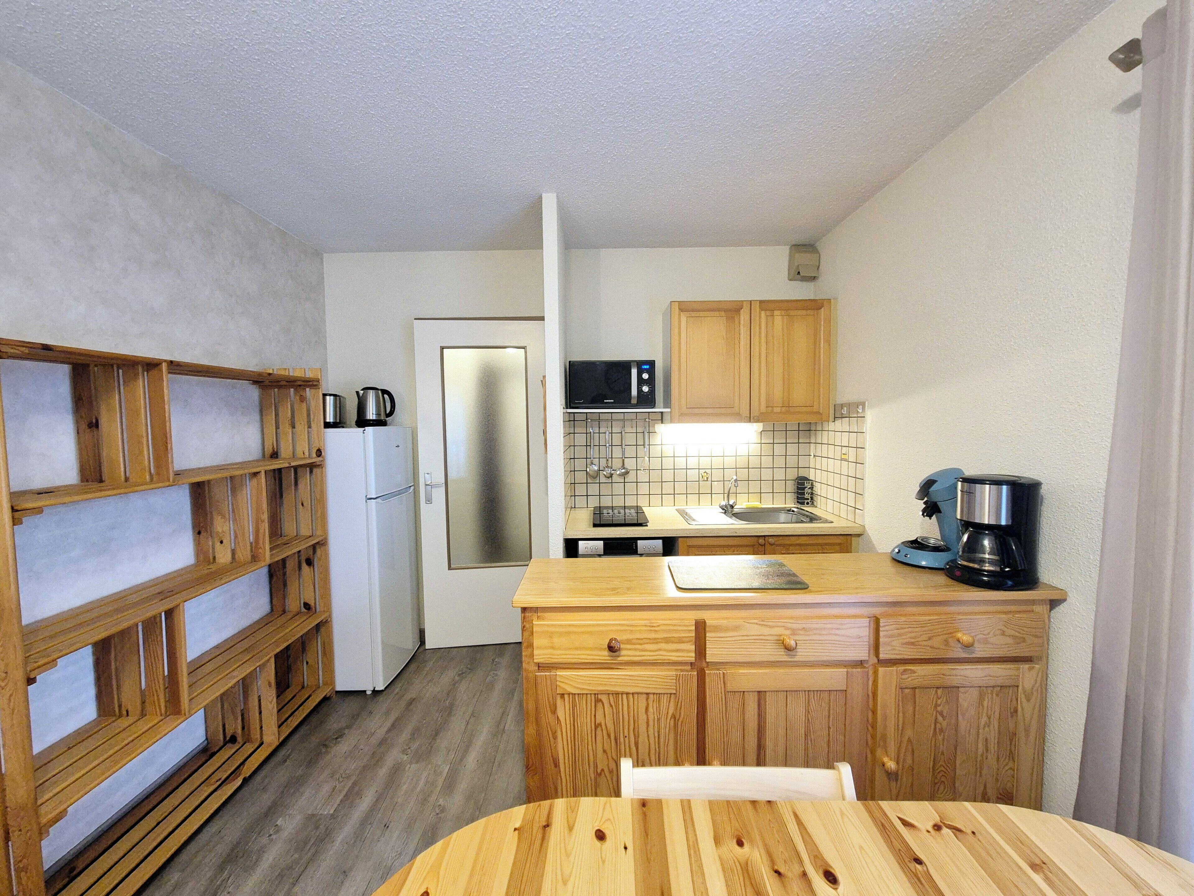 雪櫃、微波爐、咖啡機/沖茶器、多士爐