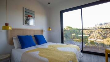 4 bedrooms, iron/ironing board, travel crib, free WiFi