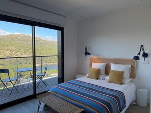 4 bedrooms, iron/ironing board - Lakeland Boutique House (San Martín de Valdeiglesias)