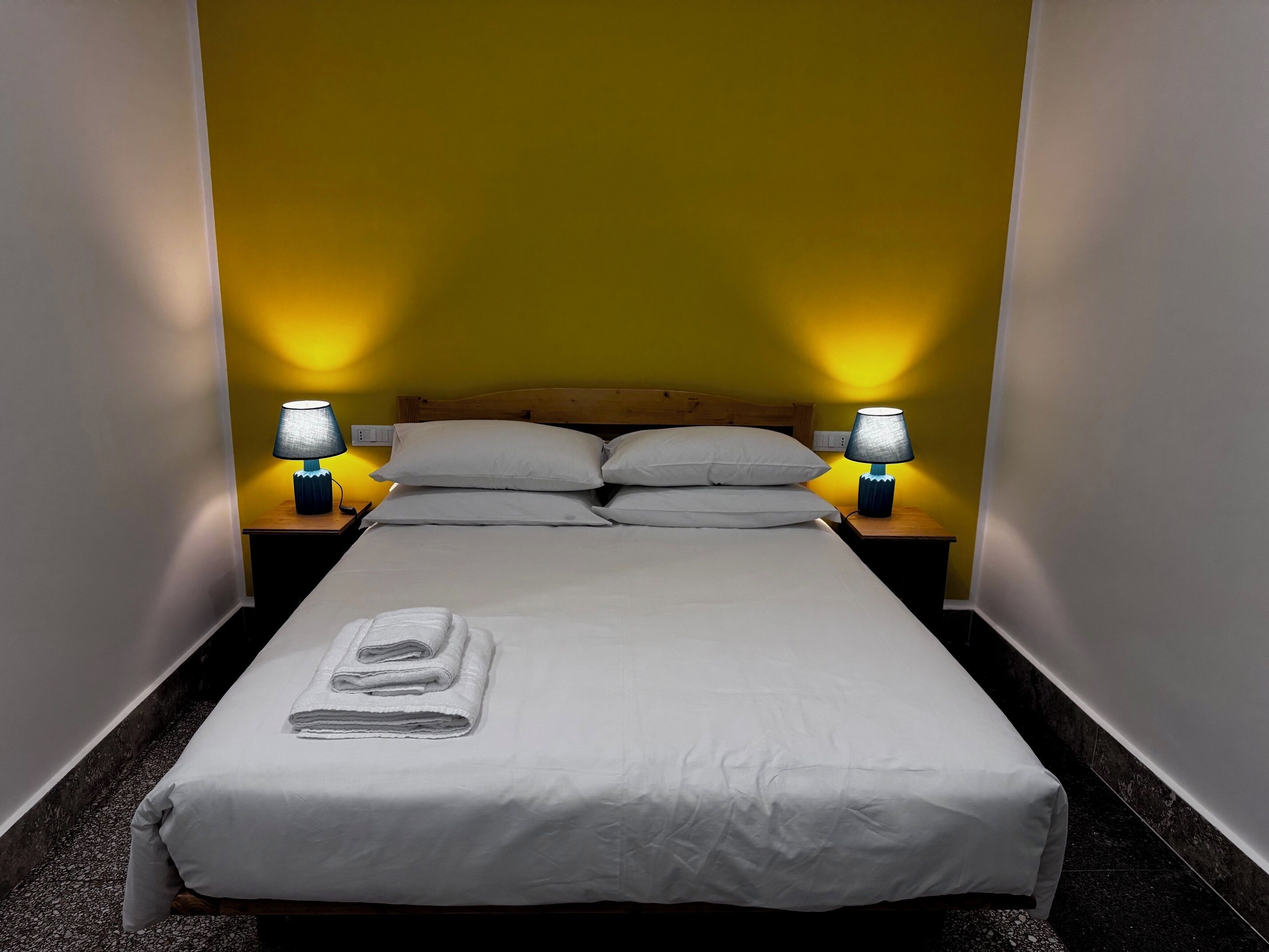 Dobbeltrom – comfort, hageutsikt | Blendingsgardiner, lydisolert, wi-fi (inkludert) og sengetøy