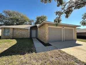 Exterior - NE San Antonio, Quiet and Safe Family Neighborhood (Live Oak)