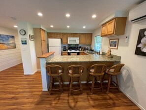 Fridge, microwave, oven, stovetop - Spacious 1BR/1BA Condo - Ocean View, Above it All, Oceanside Pool and Zoned A/C (Kailua-Kona)