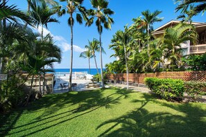 Property grounds - Spacious 1BR/1BA Condo - Ocean View, Above it All, Oceanside Pool and Zoned A/C (Kailua-Kona)