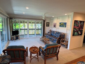 Smart TV - Spacious 1BR/1BA Condo - Ocean View, Above it All, Oceanside Pool and Zoned A/C (Kailua-Kona)