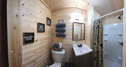 C&J Getaway Cabin & Bunkhouse on the Snowmobile & ATV Trails