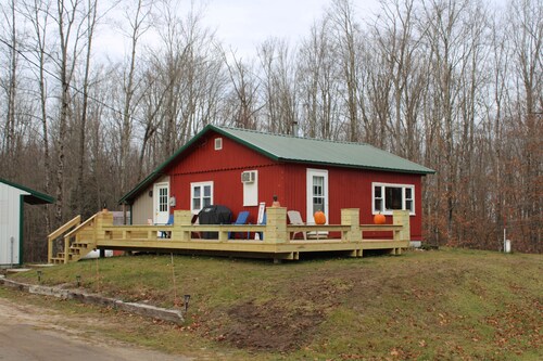 C&J Getaway Cabin & Bunkhouse on the Snowmobile & ATV Trails